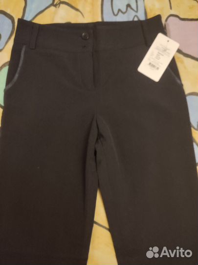 Брюки школьные и 2 блузки новые