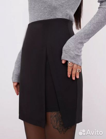 Юбка мини с разрезом