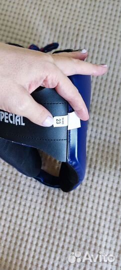 Шлем кикбоксинг единоборства перчатки