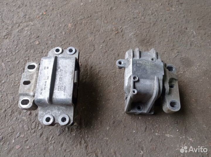 Подушка двс Volkswagen Passat B6 седан caxa 2008