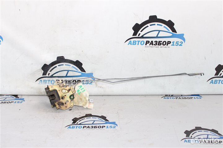 Замок двери задний левый Nissan Cefiro A33 VQ20DE