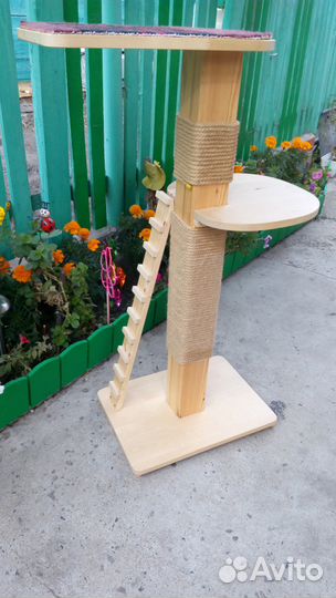 Кошачий лежак с лесенкой и верёвкой для когтей