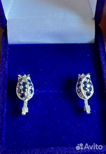 Серьги из белого золота с бриллиантами и сапфирами