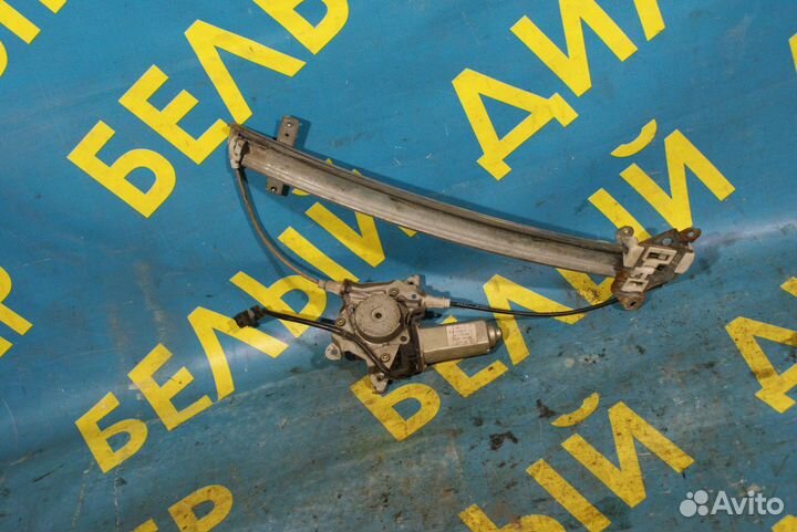 Передний правый стеклоподъемник Nissan Maxima a32