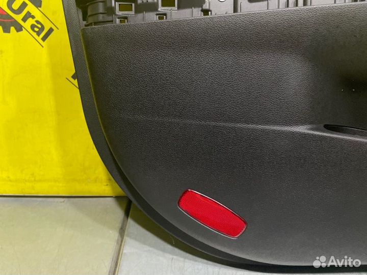 Обшивка двери передняя левая Kia Ceed Jd хэтчбек