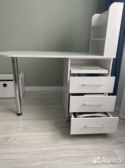 Стол маникюрный