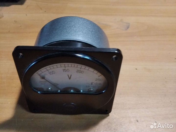 Вольтметр