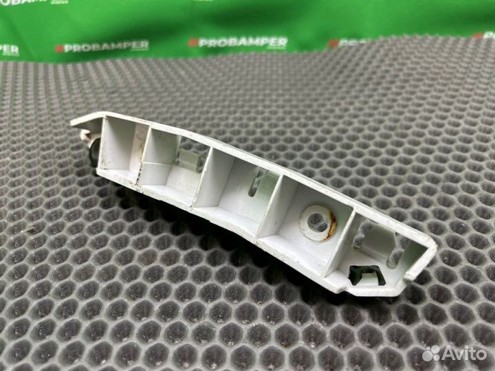 Кронштейн бампера передний правый Ford Focus 3