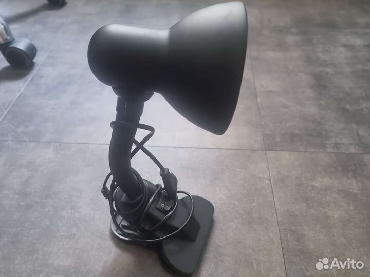 Продаю лампу настольную с Зажимом эра N 102