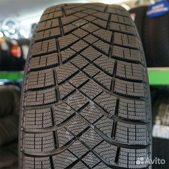 Pirelli Ice Zero FR 185/65 R15 92