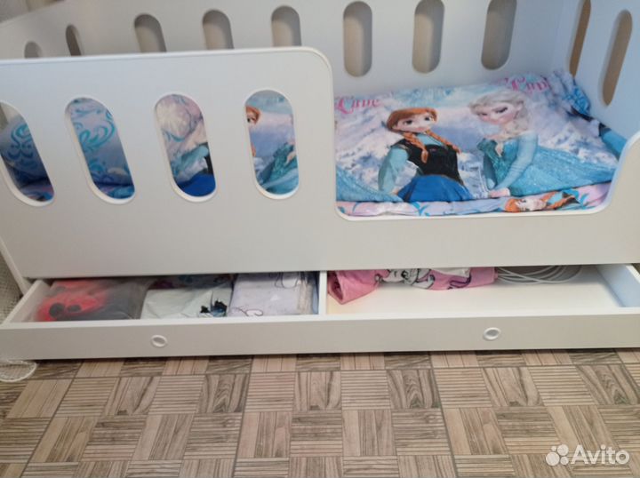 Детская кроватка