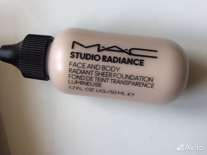 Тональная основа для лица и тела Mac