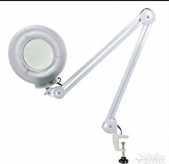 Лампа настольная с лупой