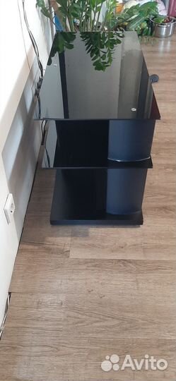 Стеклянная тумба под тв