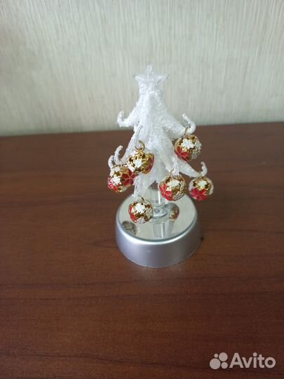 Новогодняя елка статуэтка с шарами