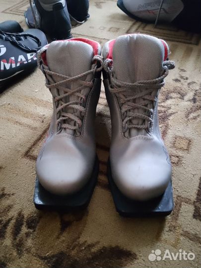 Лыжные ботинки