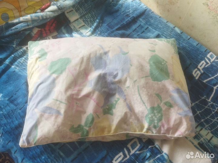 Одеяло ватное, подушки, одеяло шерстяное отдам