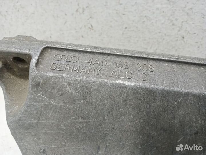 Кронштейн двигателя audi 100 C4 Правый