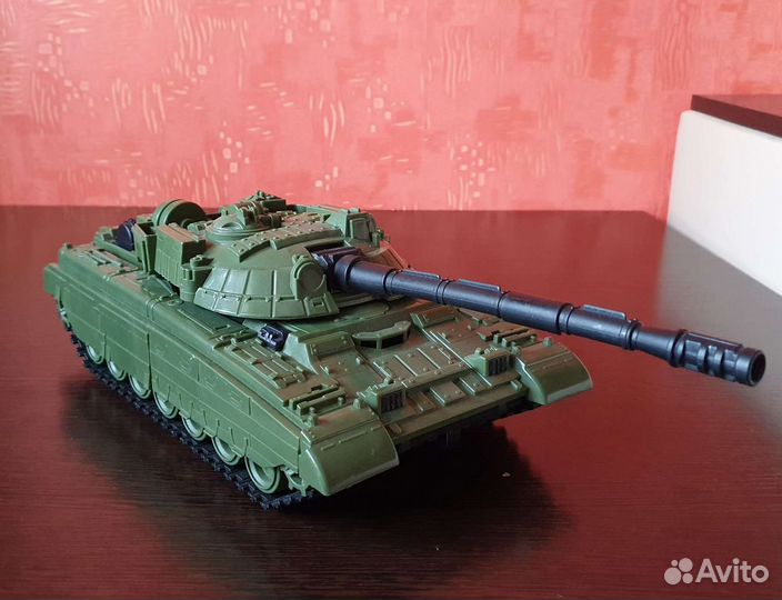 Игрушечный танк