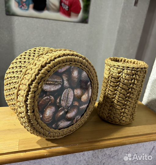 Корзина вязаная с крышкой