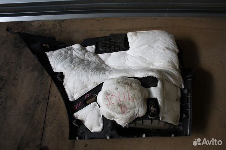 Обшивка багажника (правая) KIA soul 2014