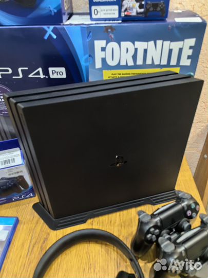 Комплект Ps4 pro в идеальном состоянии