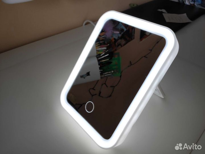 Зеркало с подсветкой настольное