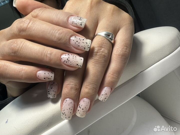 Модель на маникюр