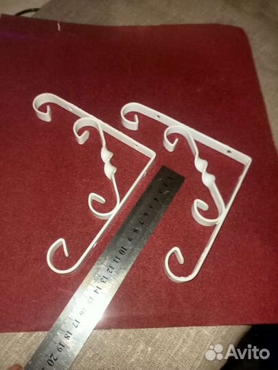 Уголок- держатель для полок