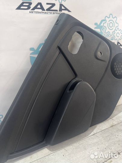 Обшивка двери задней правой Renault Sandero Stepwa