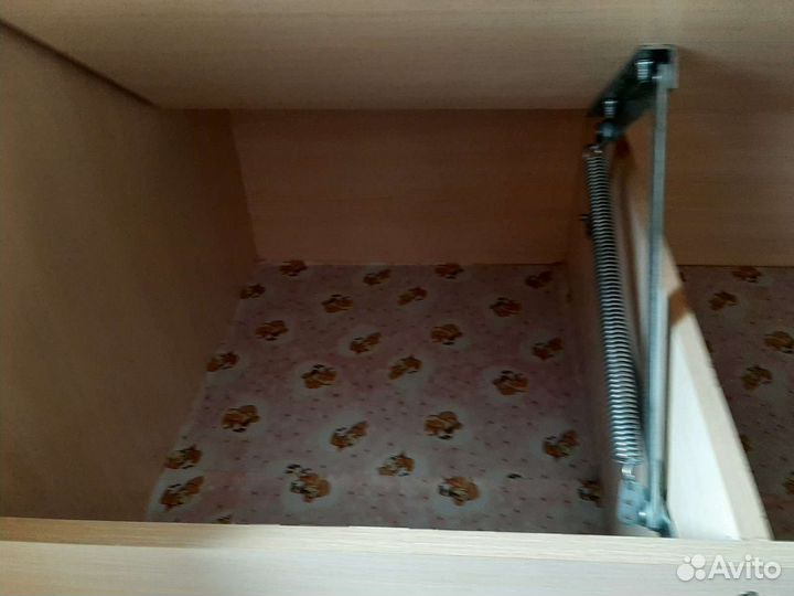 Детская кроватка с маятником и ящиком