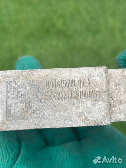 Кронштейн (крепление) радиатора Tesla Model S