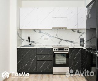 Кухонные гарнитуры со стеклянными фасадами 48