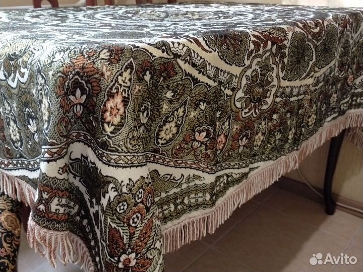 Скатерть, чайники.Винтаж