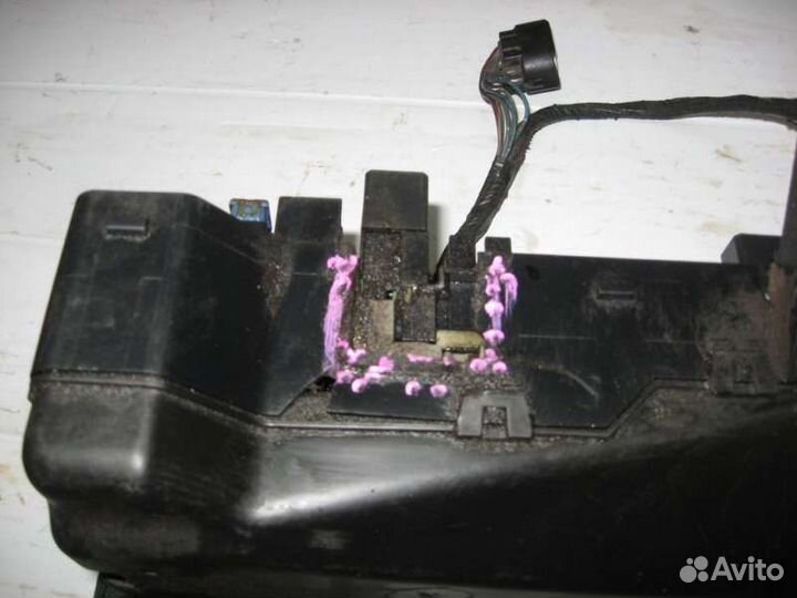 Блок предохранителей Mitsubishi Pajero/Montero III