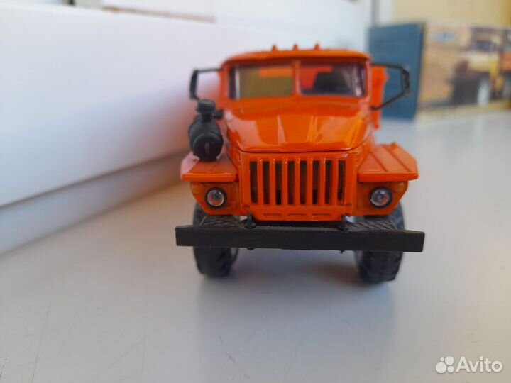 Урал 5557 ранний самосвал сельхозник элекон 1:43