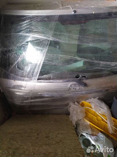 Задняя дверь toyota