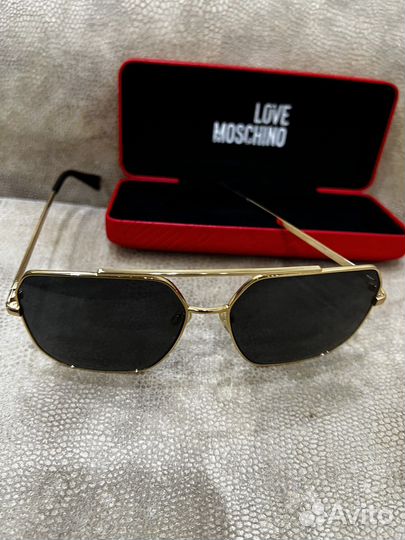 Солнцезащитные очки Love moschino