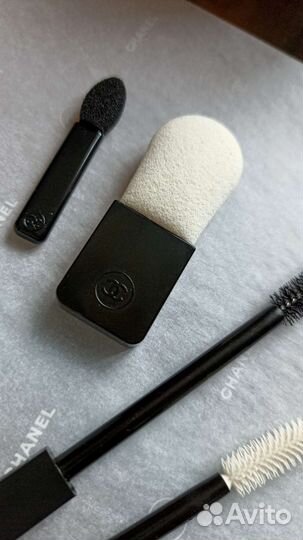 Спонжи, пуховка, щёточка для бровей chanel