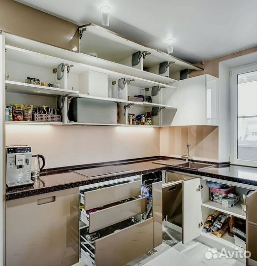 Кухня угловая на заказ.мдф фасады