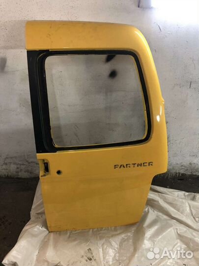 Дверь задняя правая Peugeot partner