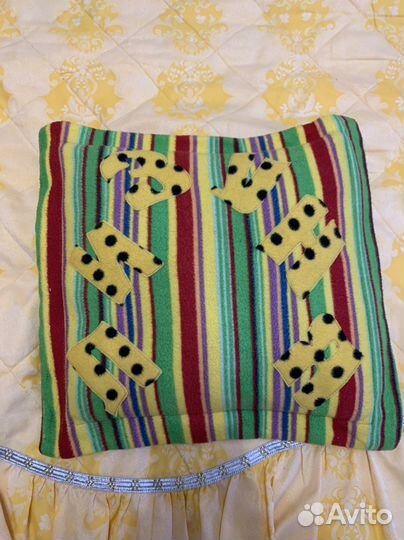 Декоративная подушка лизуня