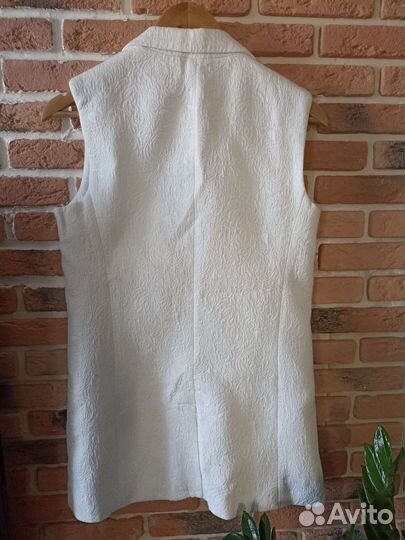 Новый белый жилет, р. 42, ф.Oodgi