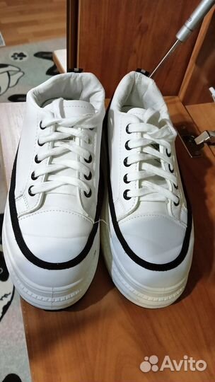 Отдам Кроссовки женские 37 размер