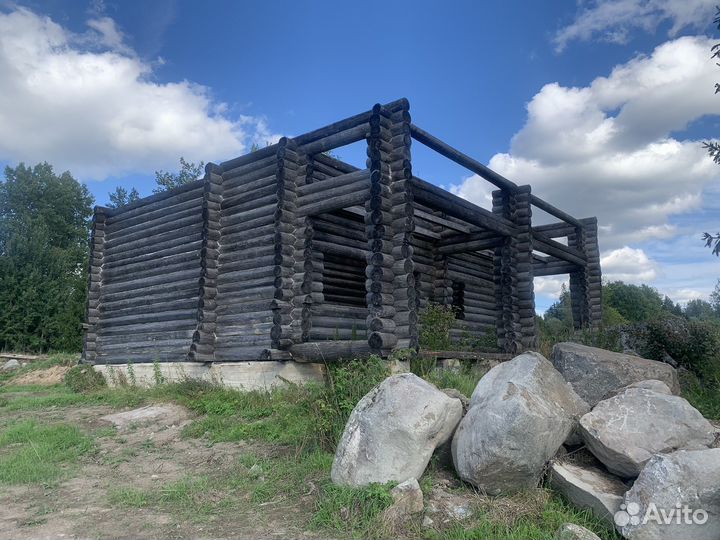 Сруб дома из бревна под разбор