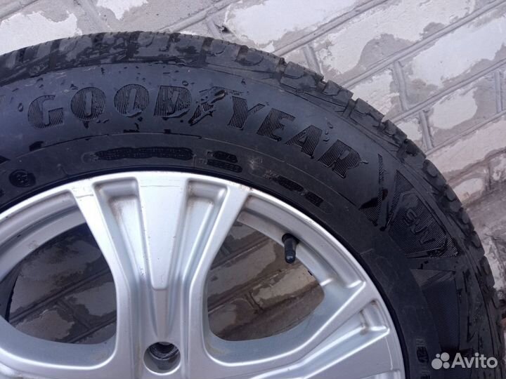 Продам комплект колес