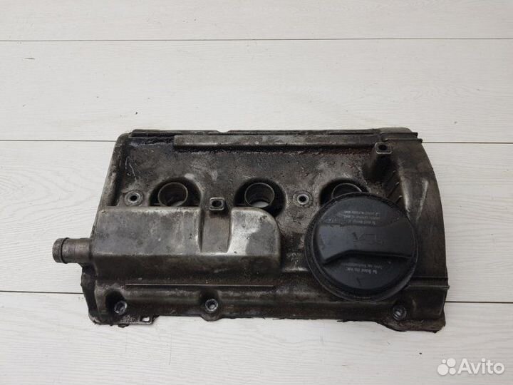 Клапанная крышка левая Audi A6 C5 AHA 1998