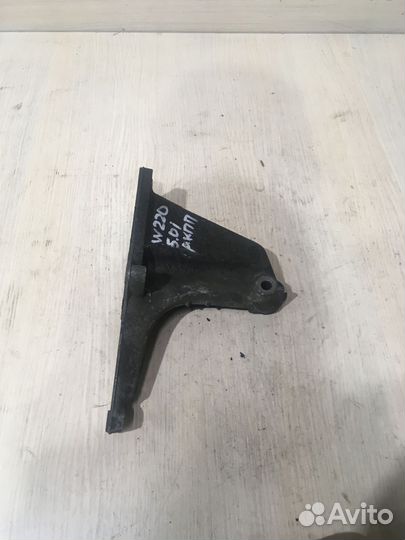 Кронштейн двигателя левый Мерседес w220 5.0