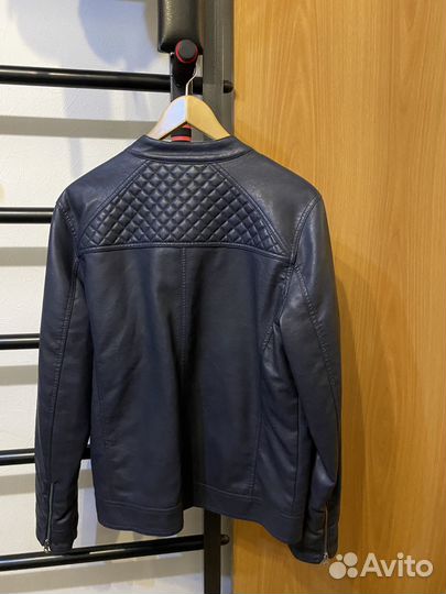 Бомбер мужской кожаный guess