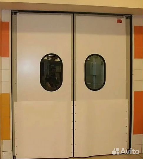 Дверь маятниковая влагостойкая